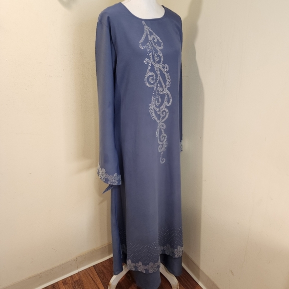 Elegant Blue Kaftan with Silver Embroidery Fits LARGE - Picture 10 of 12